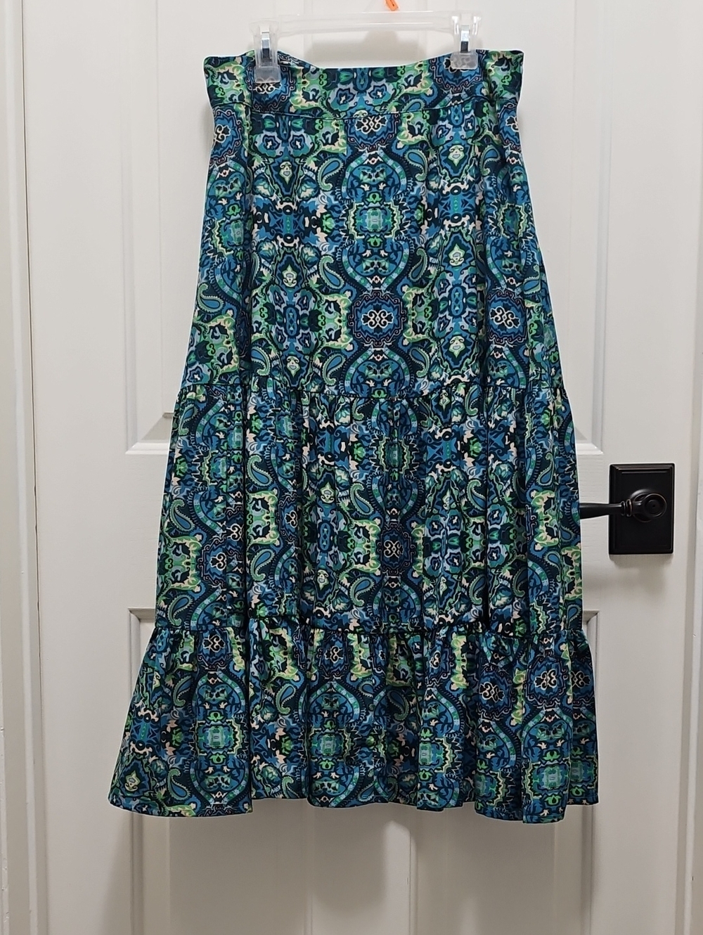 Women's Elegant Blue and Green Patterned Skirt Size 4 Petite.